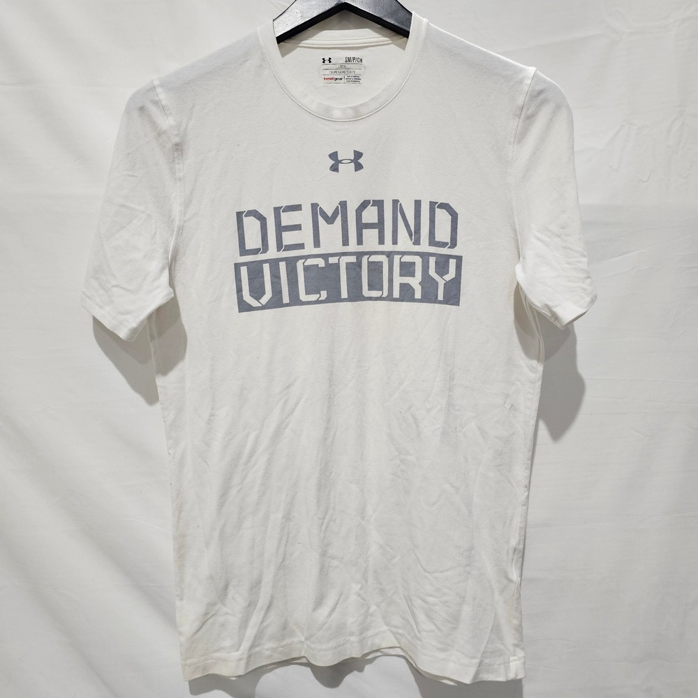 Under Armour Mens Small HeatGear Demand Victory Graphic T-Shirt White Loose Fit